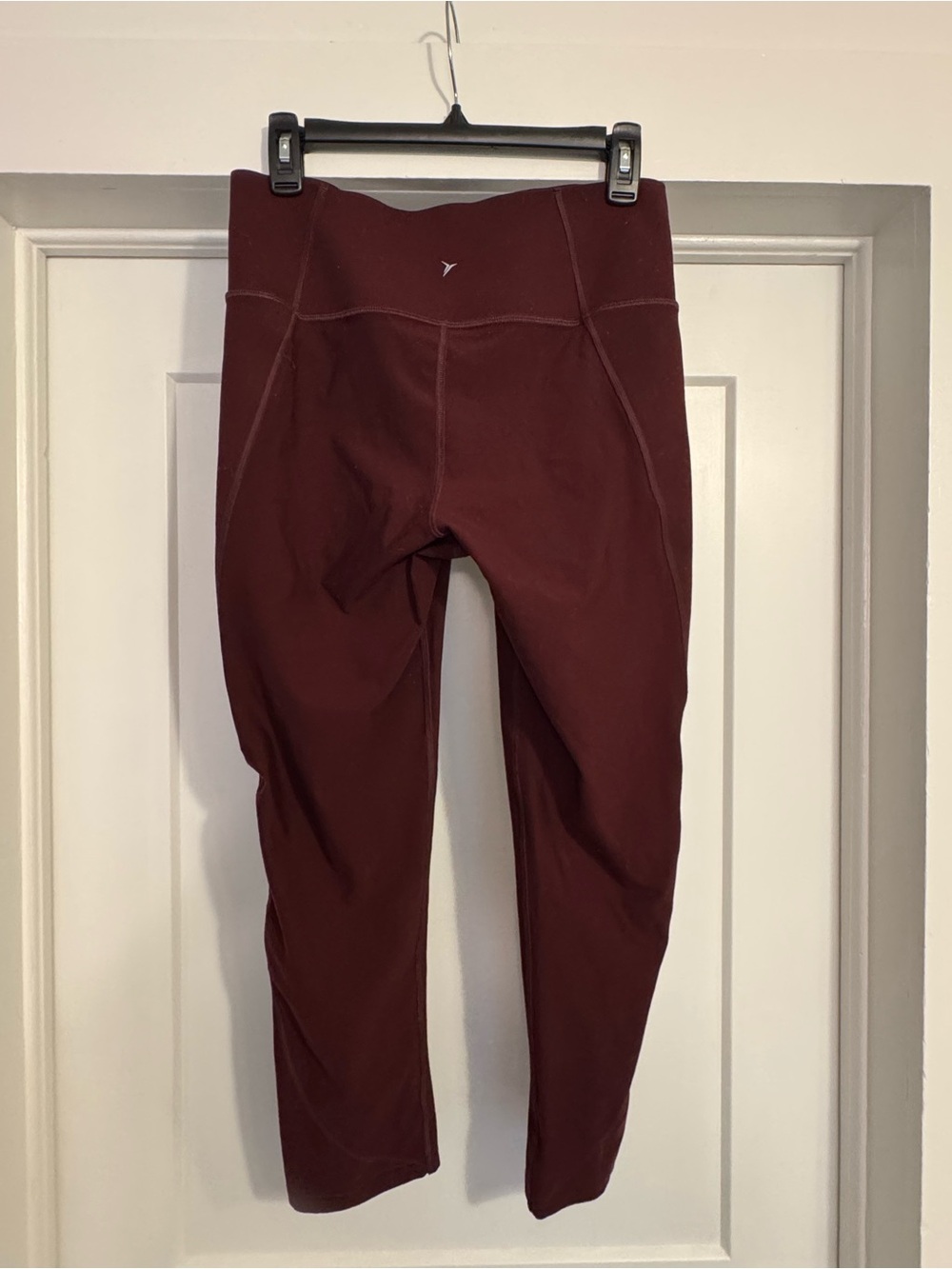 Old Navy Active Elevated Legging in Burgundy - Picture 2 of 5